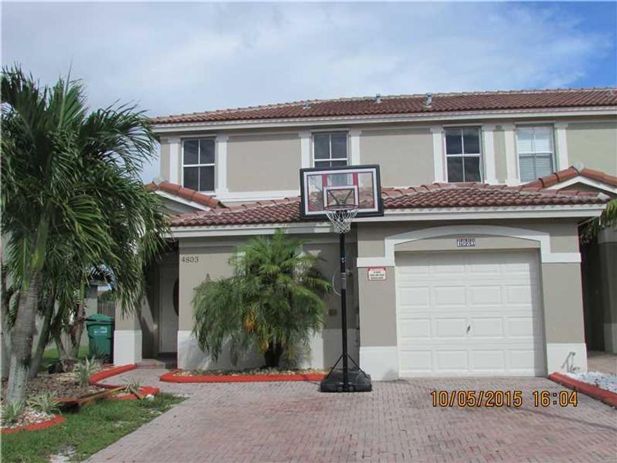 BEAUTIFUL CORNER UNIT 4 BEDROOM, 3 FULL BATHS (GARAGE CONVERTED TO 5TH BEDROOM WITH AC, A SCHOOLS, BUILT IN BBQ, LAKE VIEW. ETC.. 1ST, LAST AND SEC DEP,TO MOVE IN, GATED COMMUNITY... . EASY  TO SHOW. VACANT