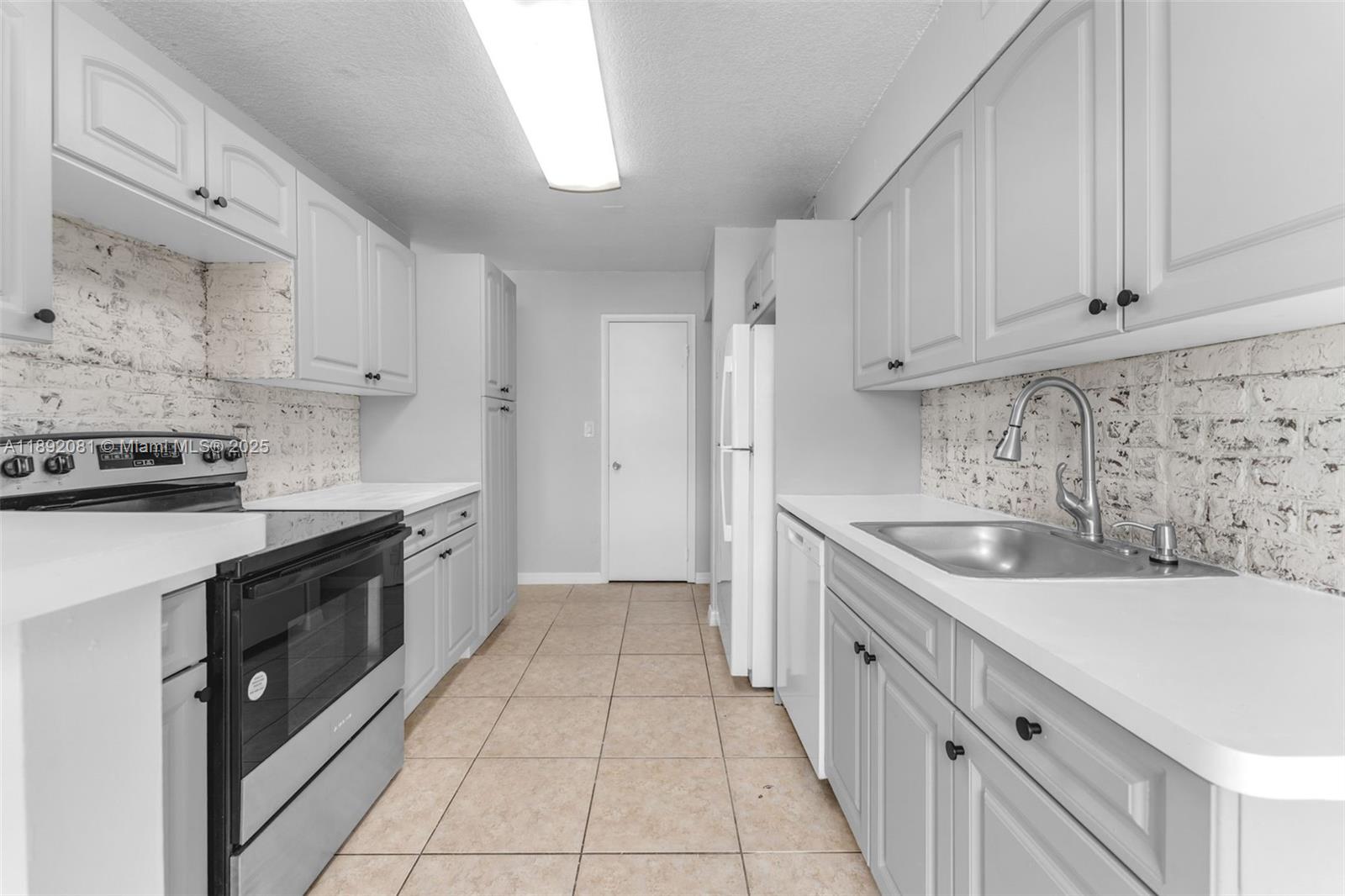 PINEBROOKE CONDO Z - Residential Lease