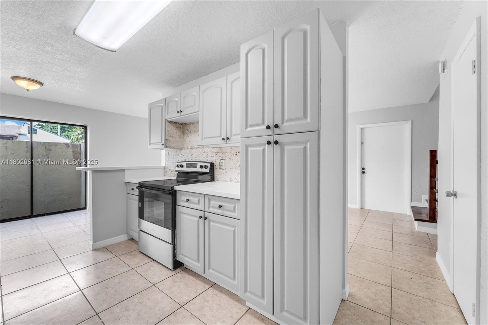 PINEBROOKE CONDO Z - Residential Lease