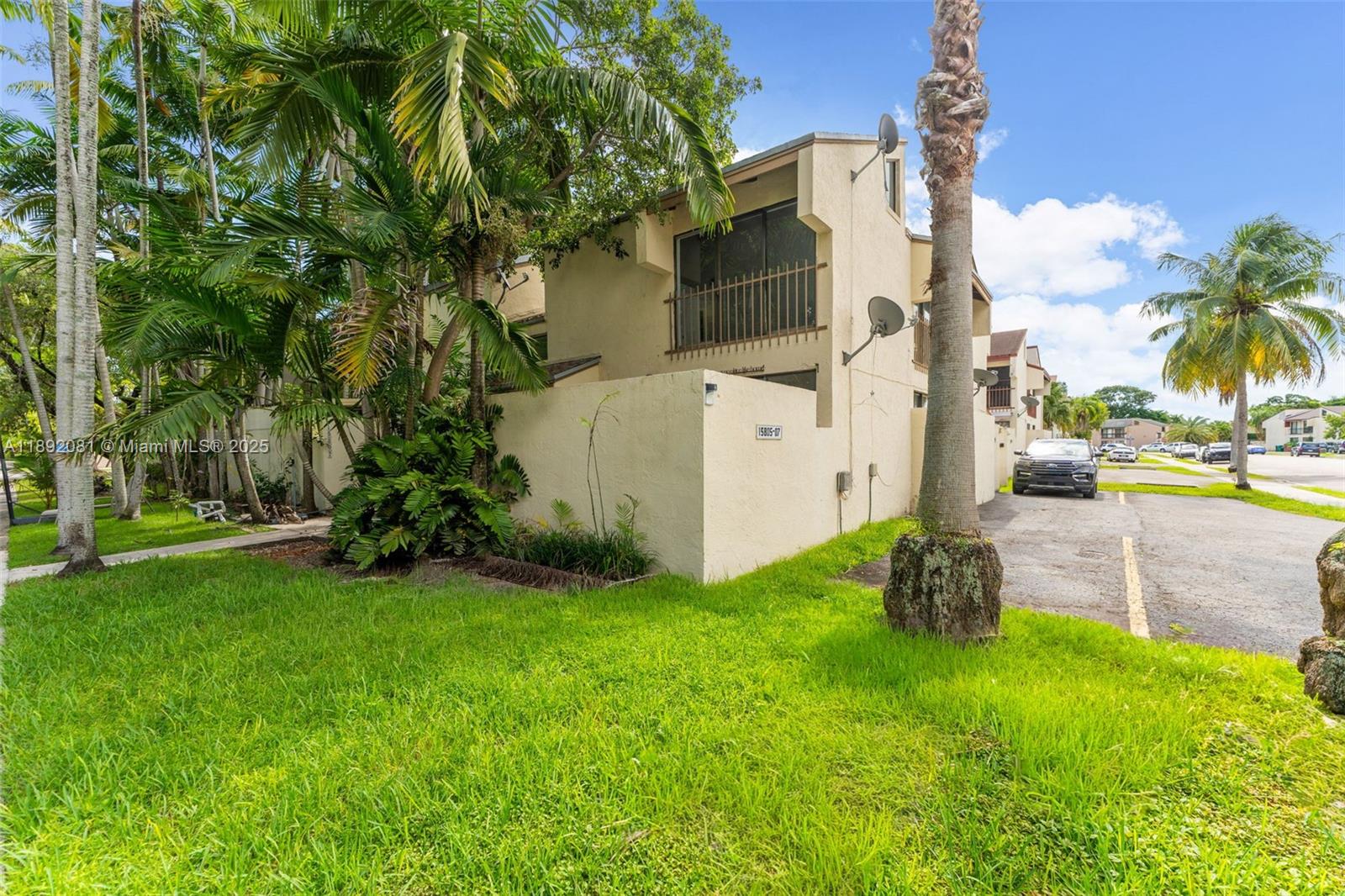 PINEBROOKE CONDO Z - Residential Lease