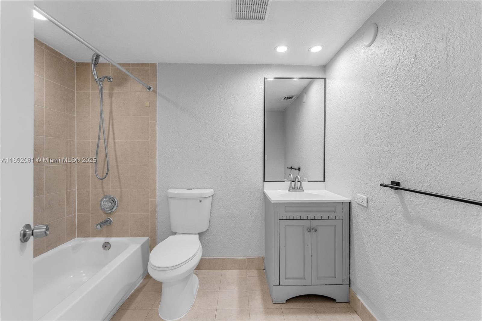 PINEBROOKE CONDO Z - Residential Lease