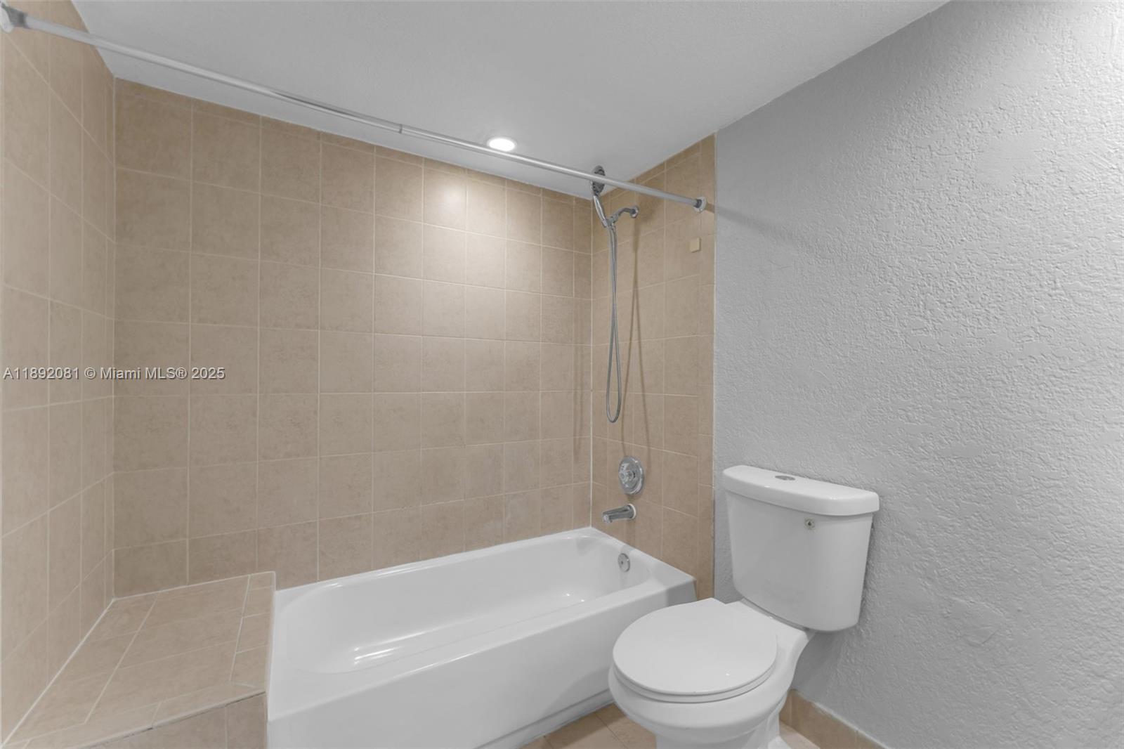 PINEBROOKE CONDO Z - Residential Lease