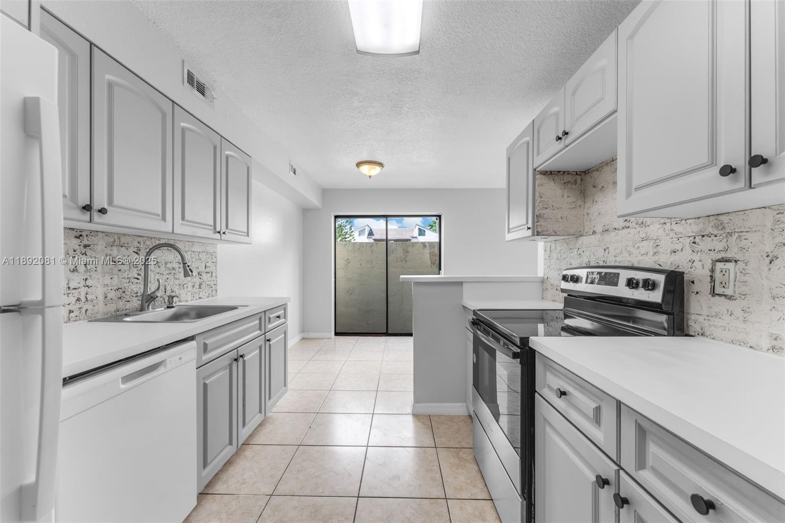 PINEBROOKE CONDO Z - Residential Lease