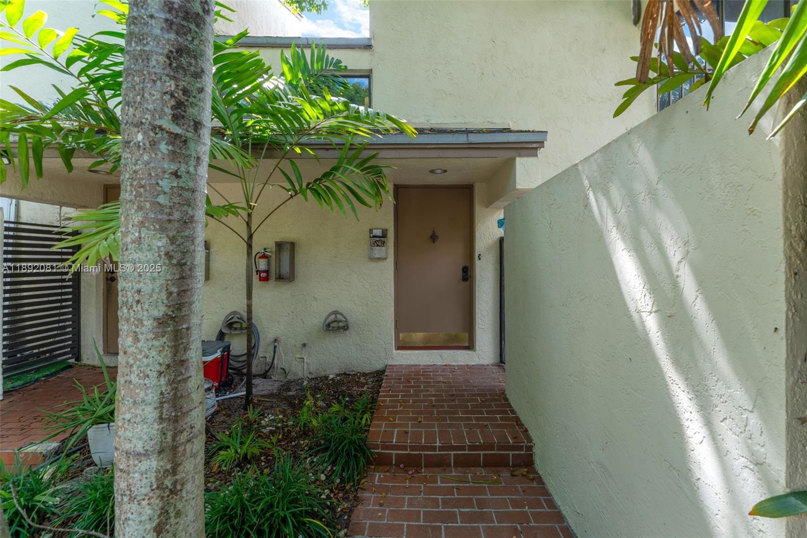 PINEBROOKE CONDO Z - Residential Lease