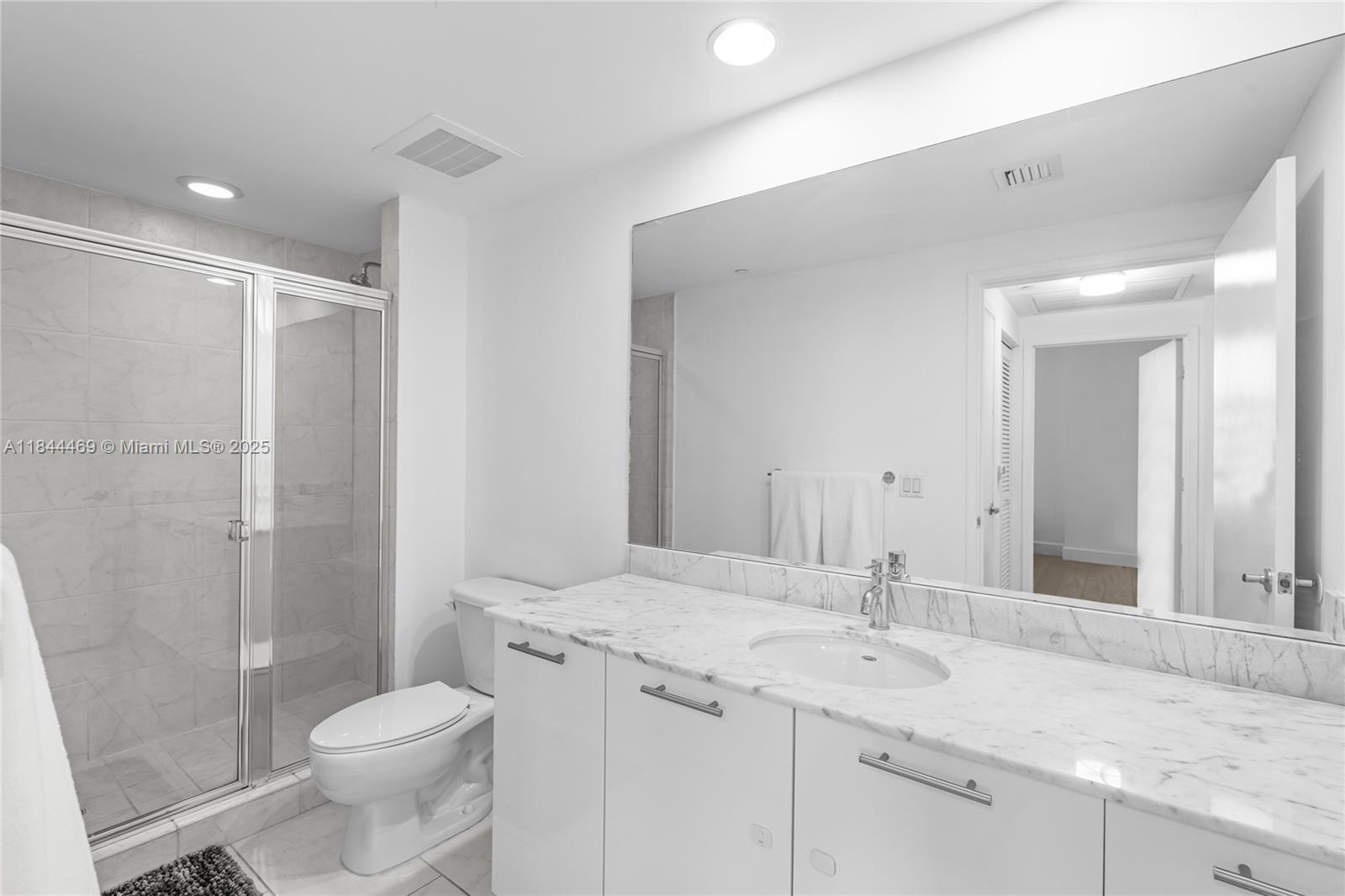 THE PLAZA 901 BRICKELL CO - Residential Lease