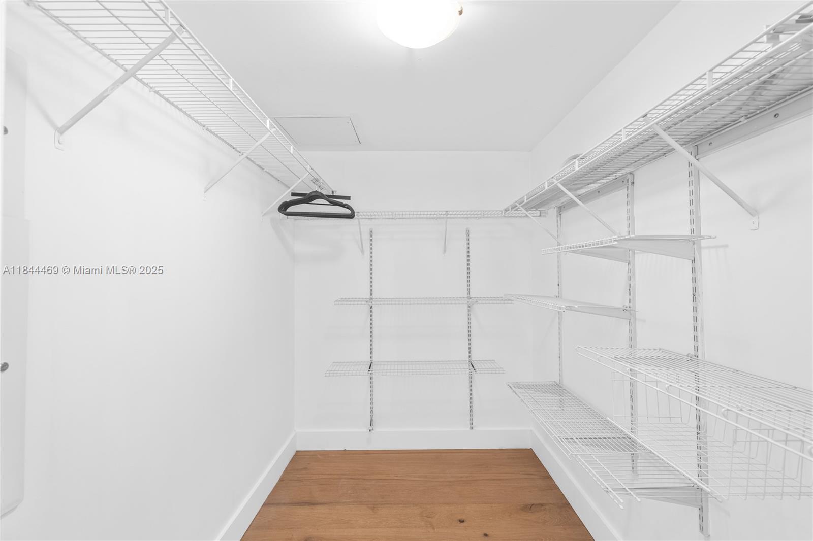 THE PLAZA 901 BRICKELL CO - Residential Lease