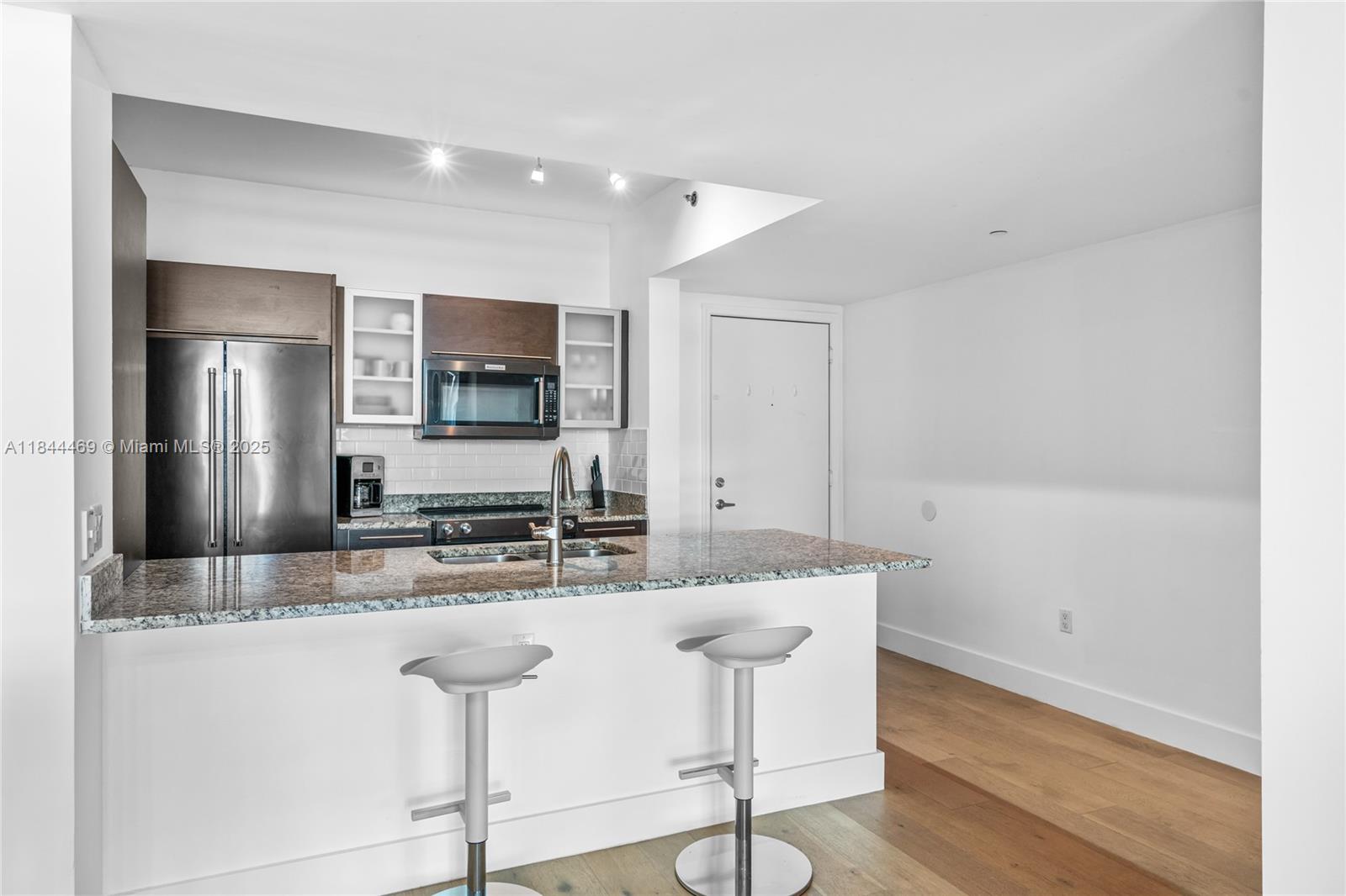 THE PLAZA 901 BRICKELL CO - Residential Lease