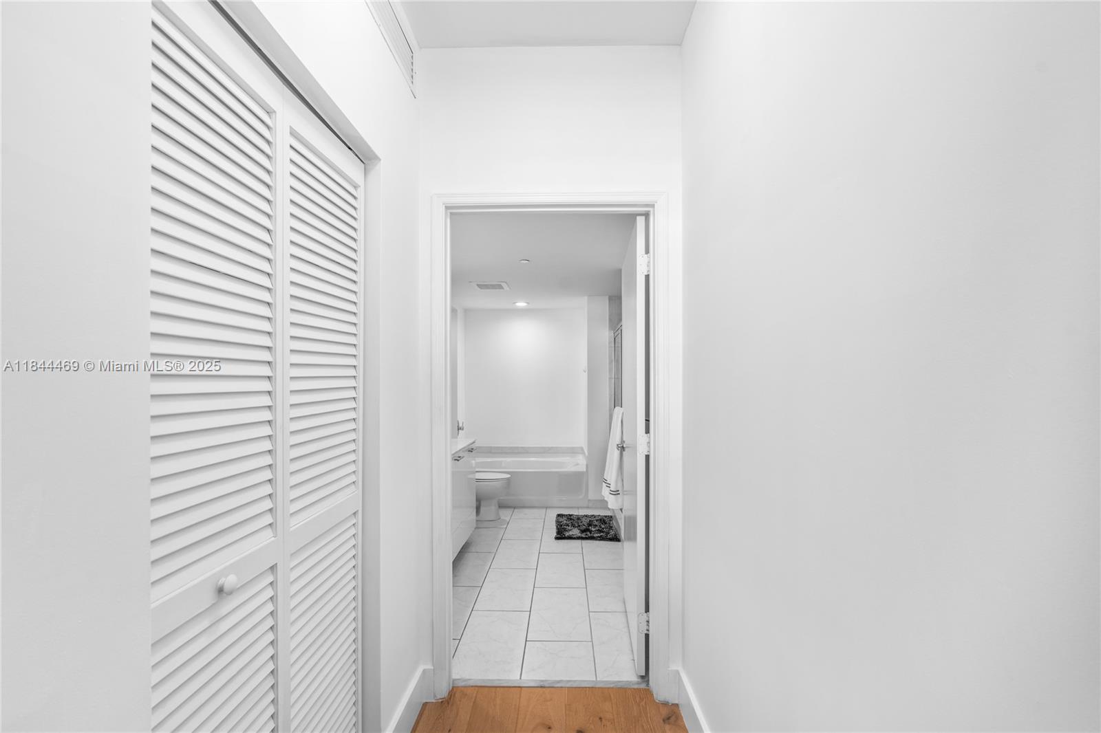 THE PLAZA 901 BRICKELL CO - Residential Lease