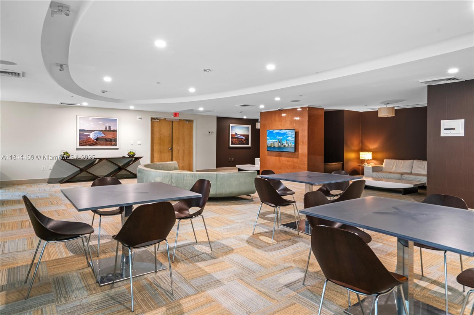 THE PLAZA 901 BRICKELL CO - Residential Lease