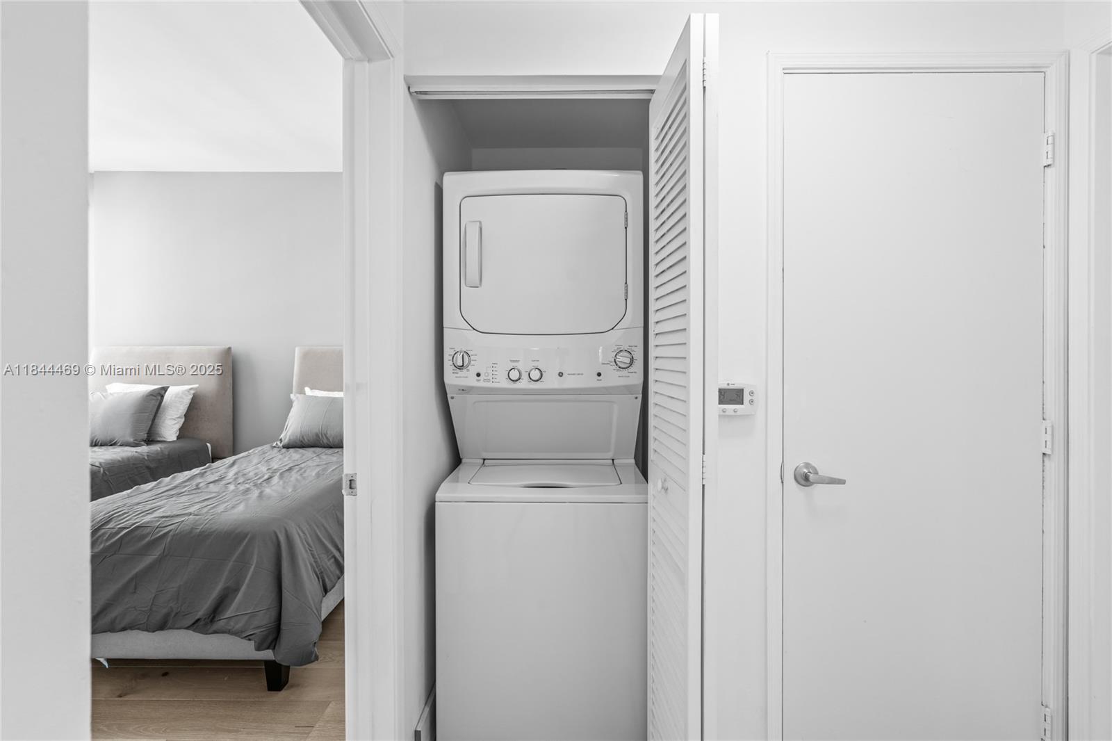 THE PLAZA 901 BRICKELL CO - Residential Lease