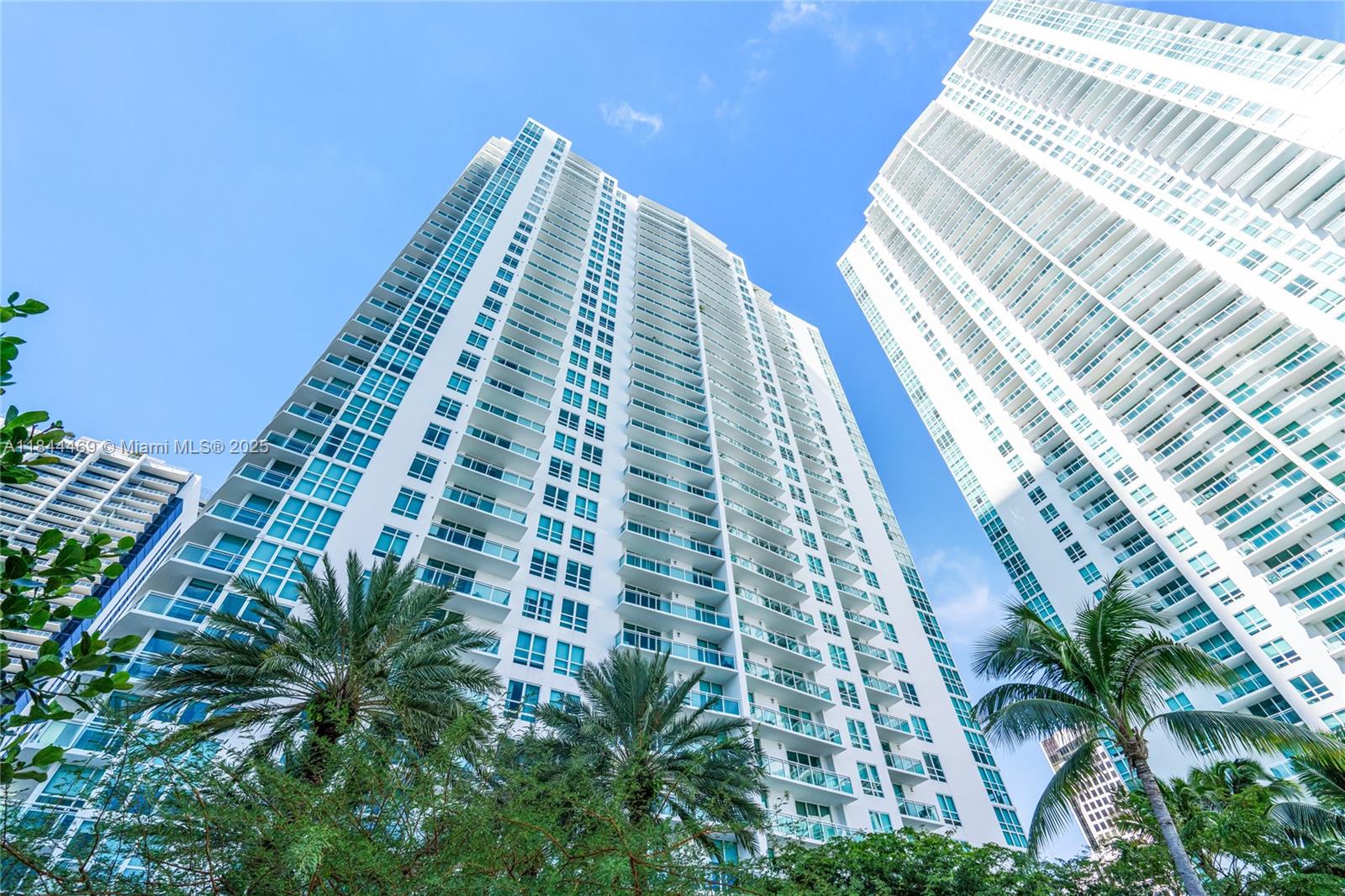 THE PLAZA 901 BRICKELL CO - Residential Lease