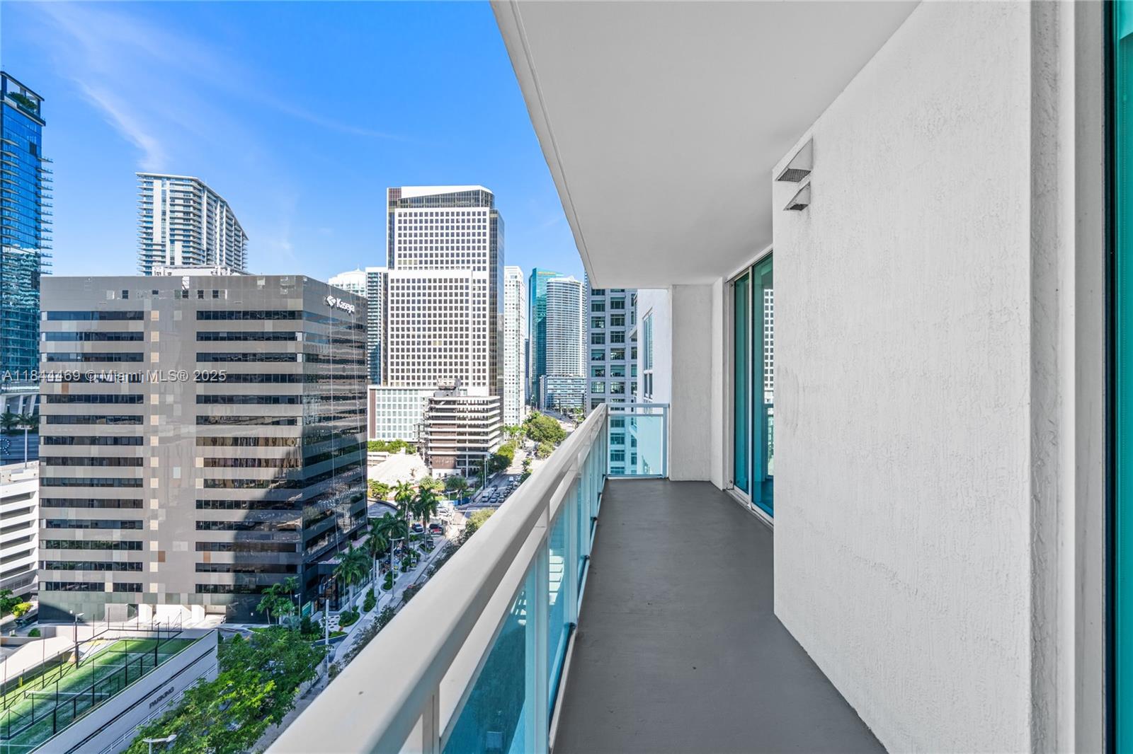 THE PLAZA 901 BRICKELL CO - Residential Lease