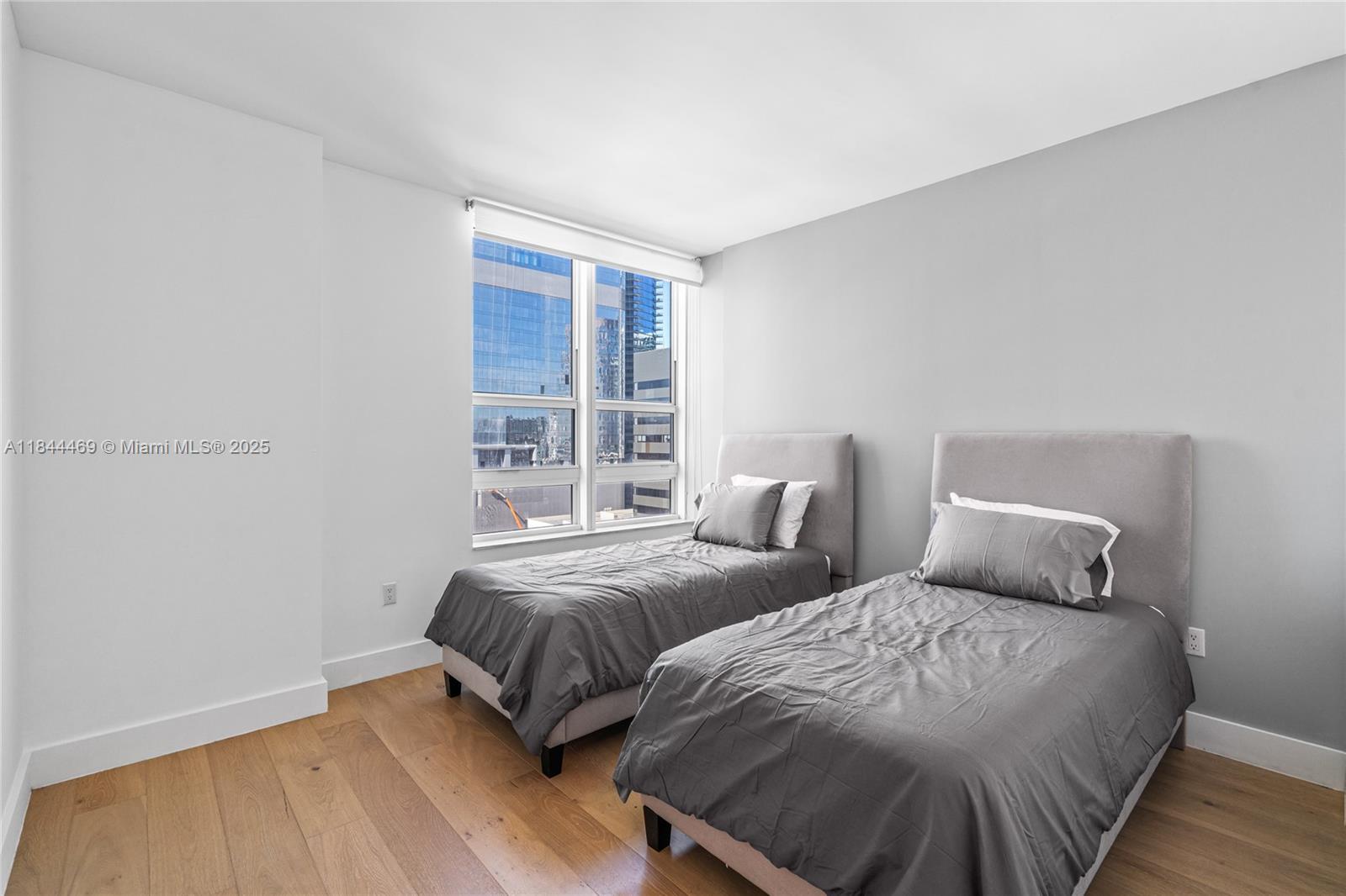 THE PLAZA 901 BRICKELL CO - Residential Lease