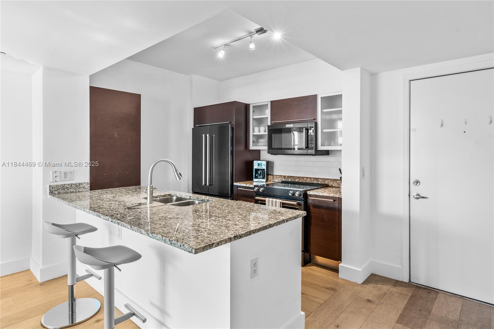 THE PLAZA 901 BRICKELL CO - Residential Lease