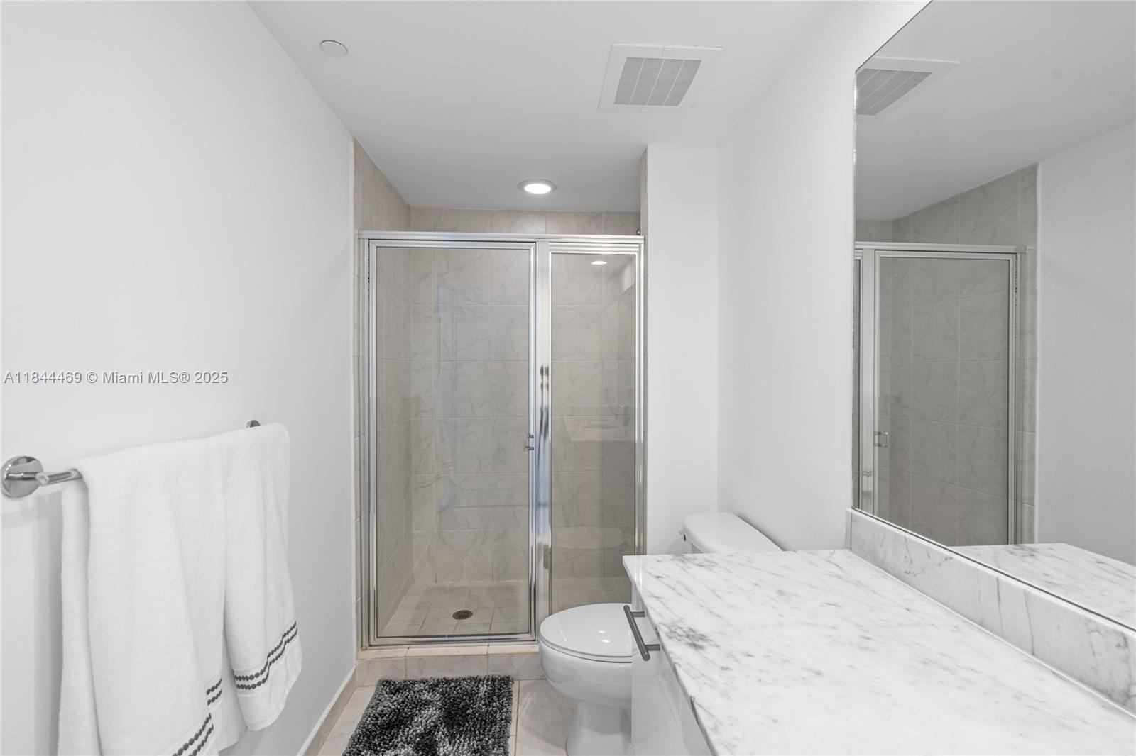 THE PLAZA 901 BRICKELL CO - Residential Lease