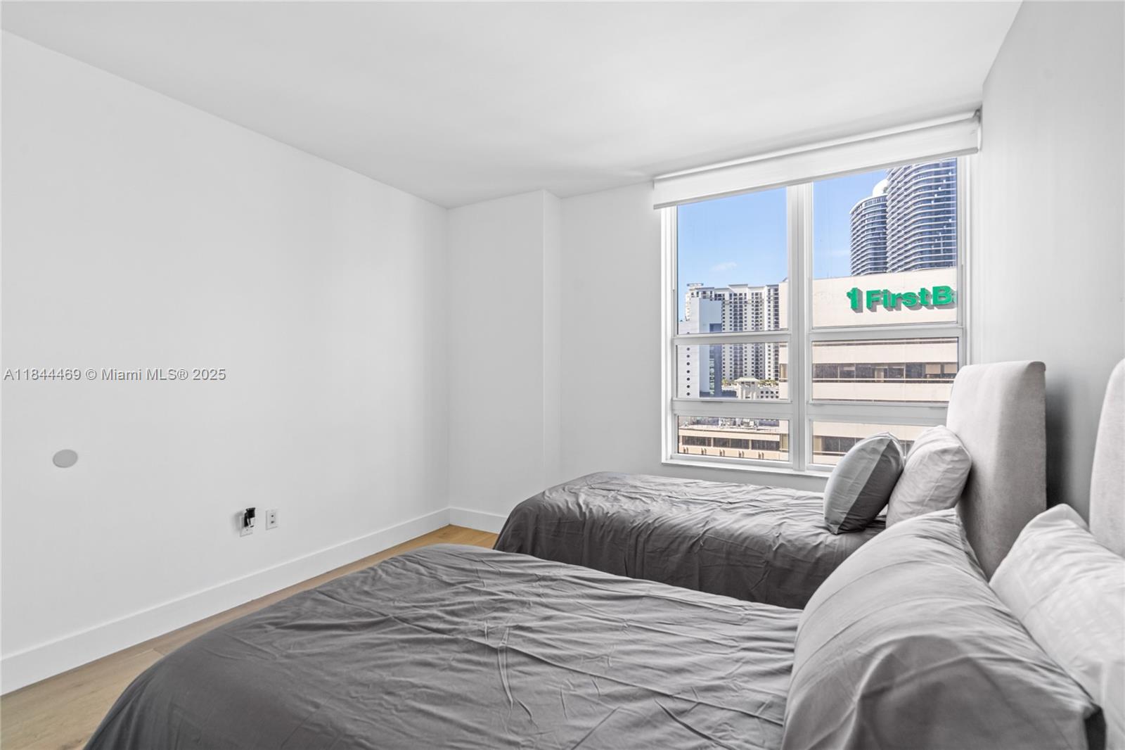 THE PLAZA 901 BRICKELL CO - Residential Lease