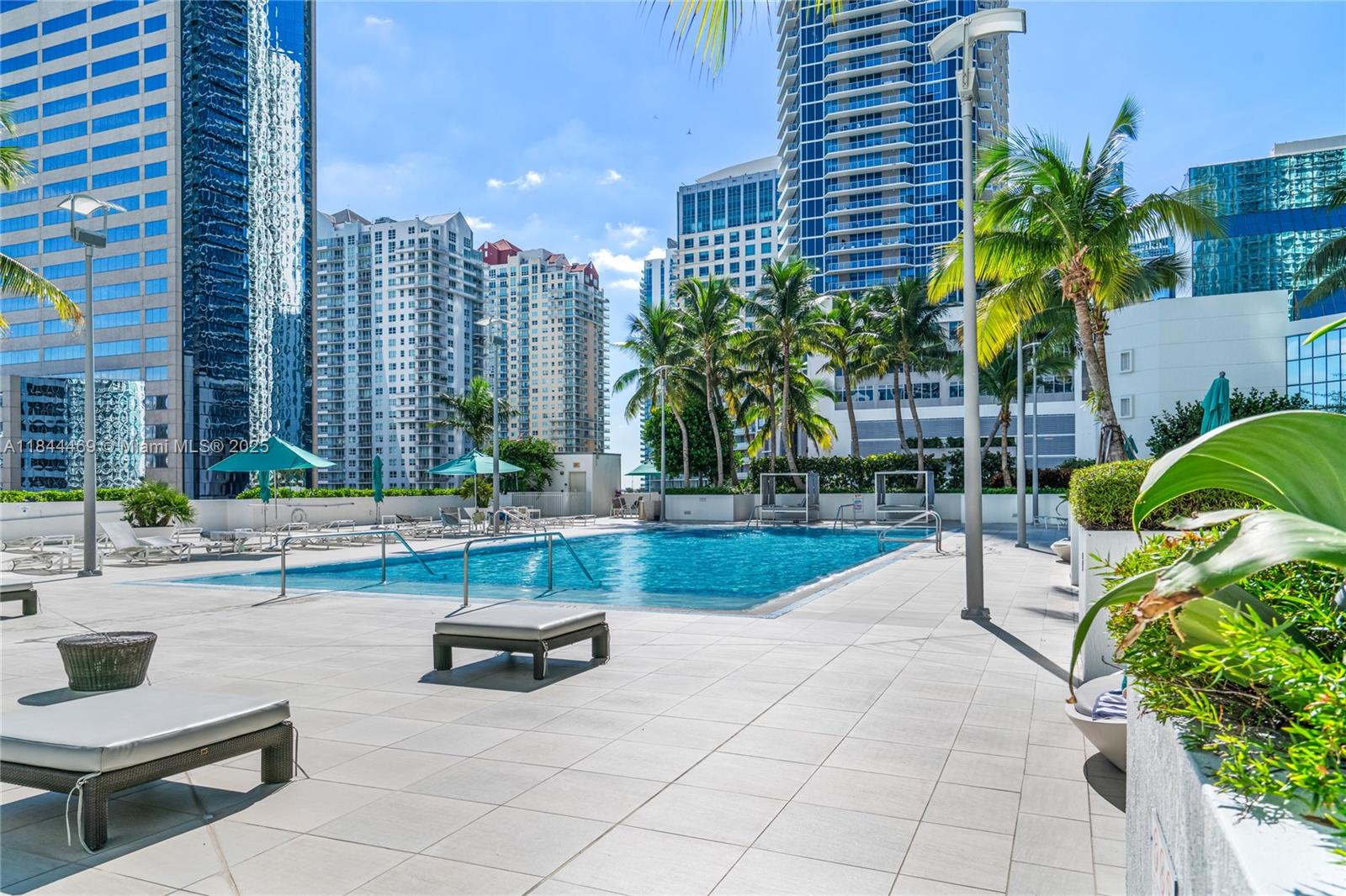 THE PLAZA 901 BRICKELL CO - Residential Lease