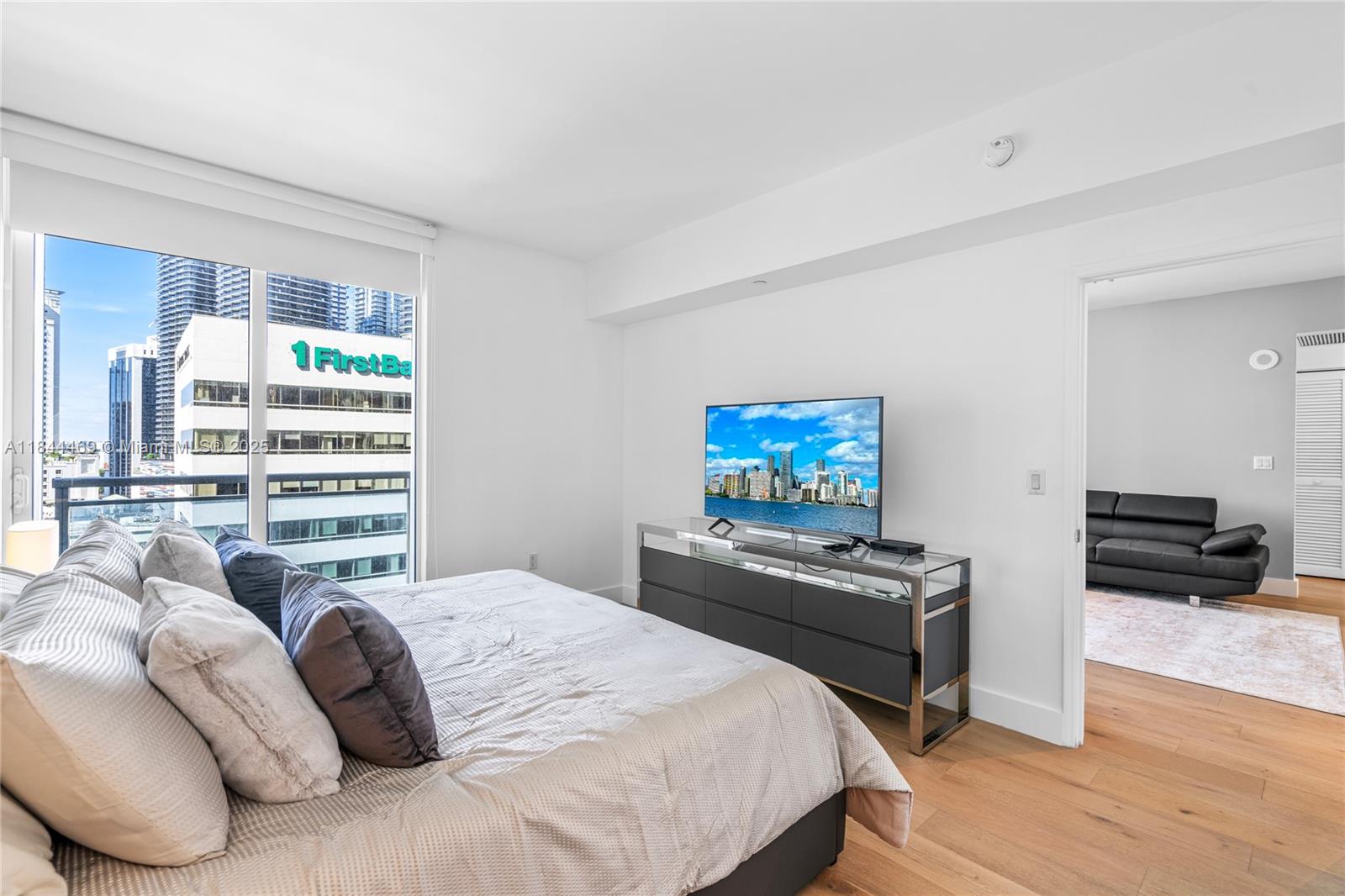 THE PLAZA 901 BRICKELL CO - Residential Lease