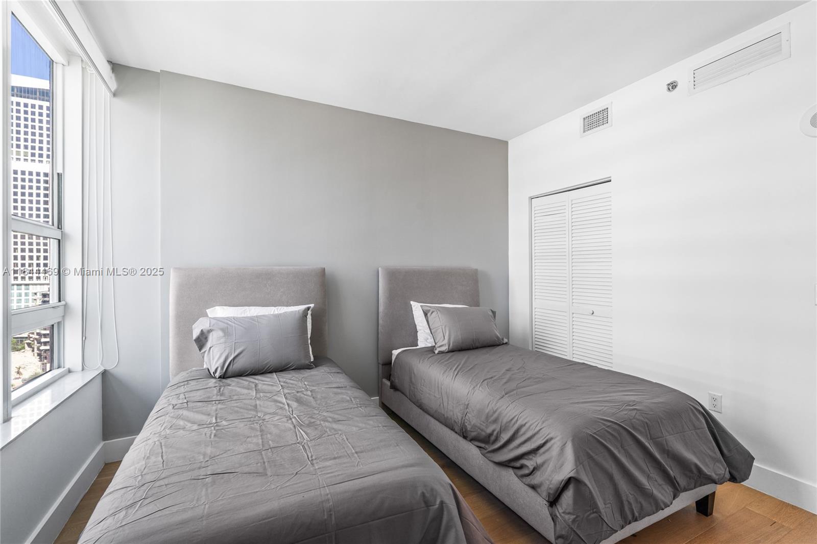 THE PLAZA 901 BRICKELL CO - Residential Lease