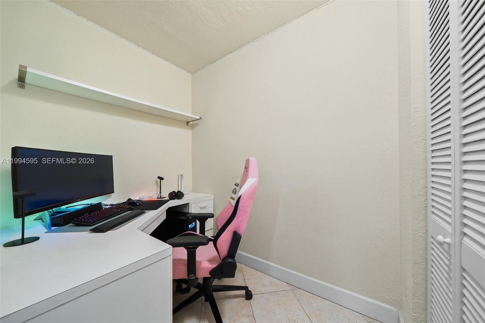 ROCK LAKE - Residential