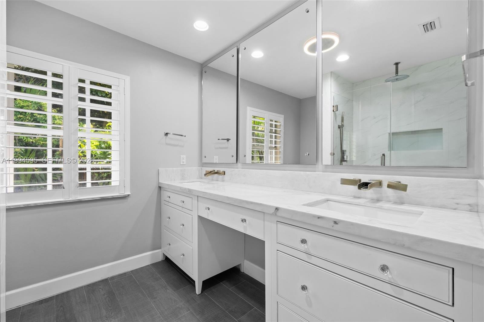 ROCK LAKE - Residential