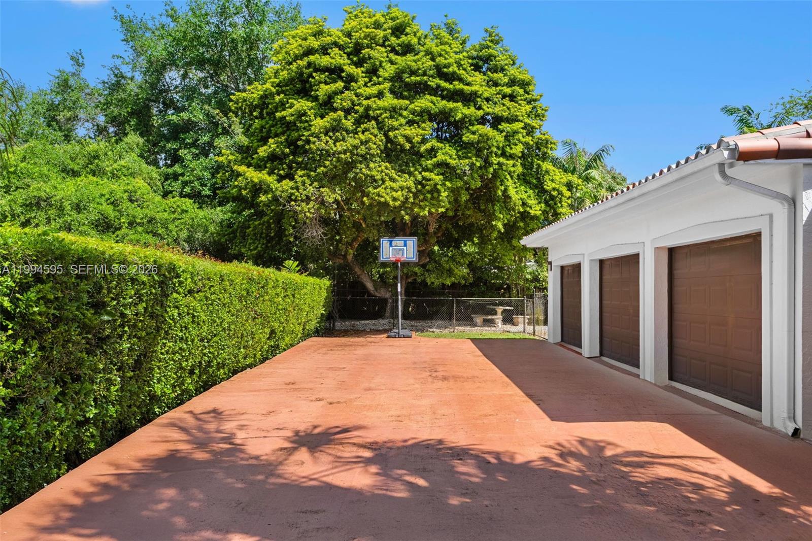 ROCK LAKE - Residential