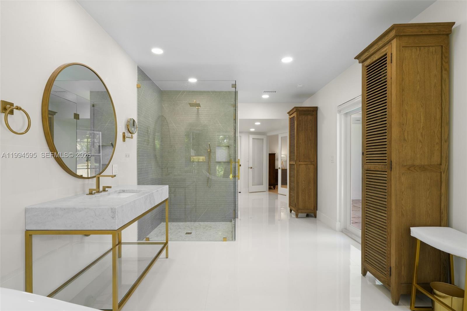 ROCK LAKE - Residential