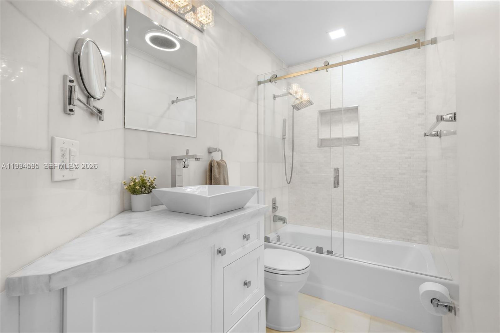 ROCK LAKE - Residential