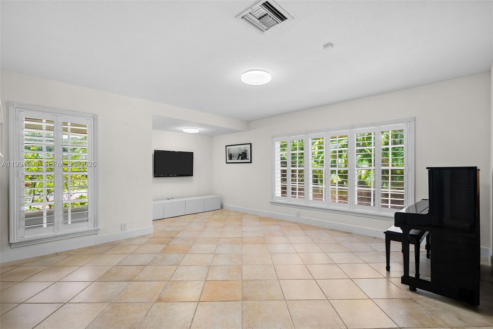 ROCK LAKE - Residential