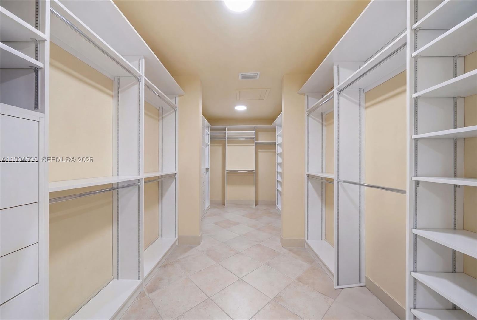 ROCK LAKE - Residential