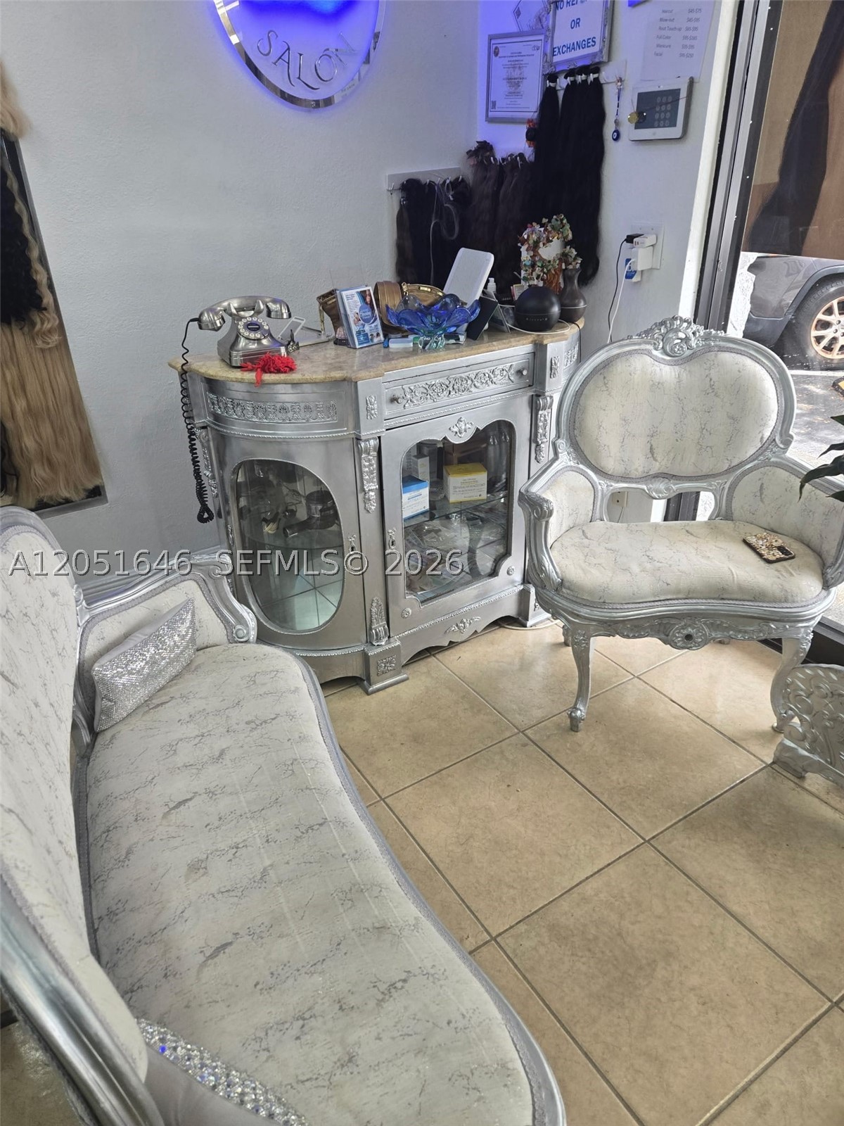 Full service Beauty salon PRIME location close to Sunset PLace
