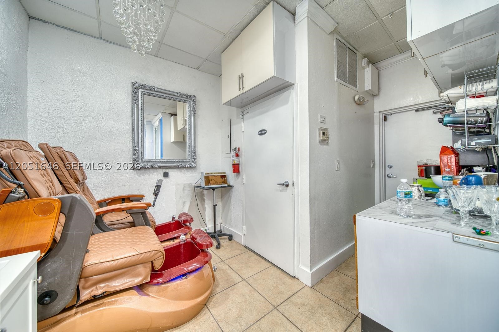 Full service Beauty salon PRIME location close to Sunset PLace