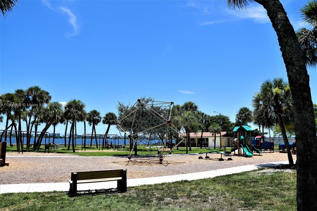 TOWNSITE APTS SEVEN CONDO - Residential Lease