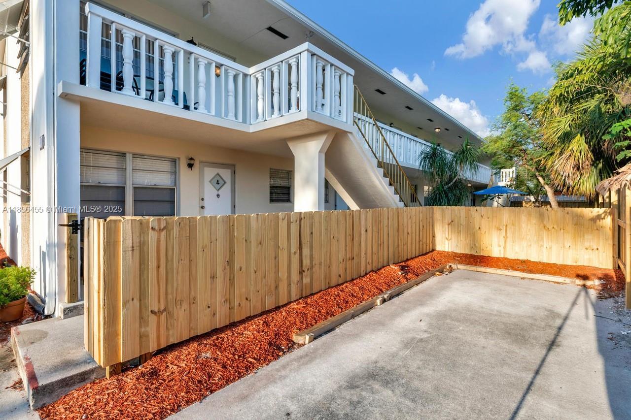 TOWNSITE APTS SEVEN CONDO - Residential Lease