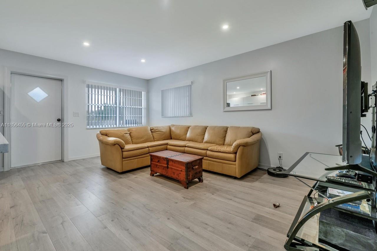 TOWNSITE APTS SEVEN CONDO - Residential Lease