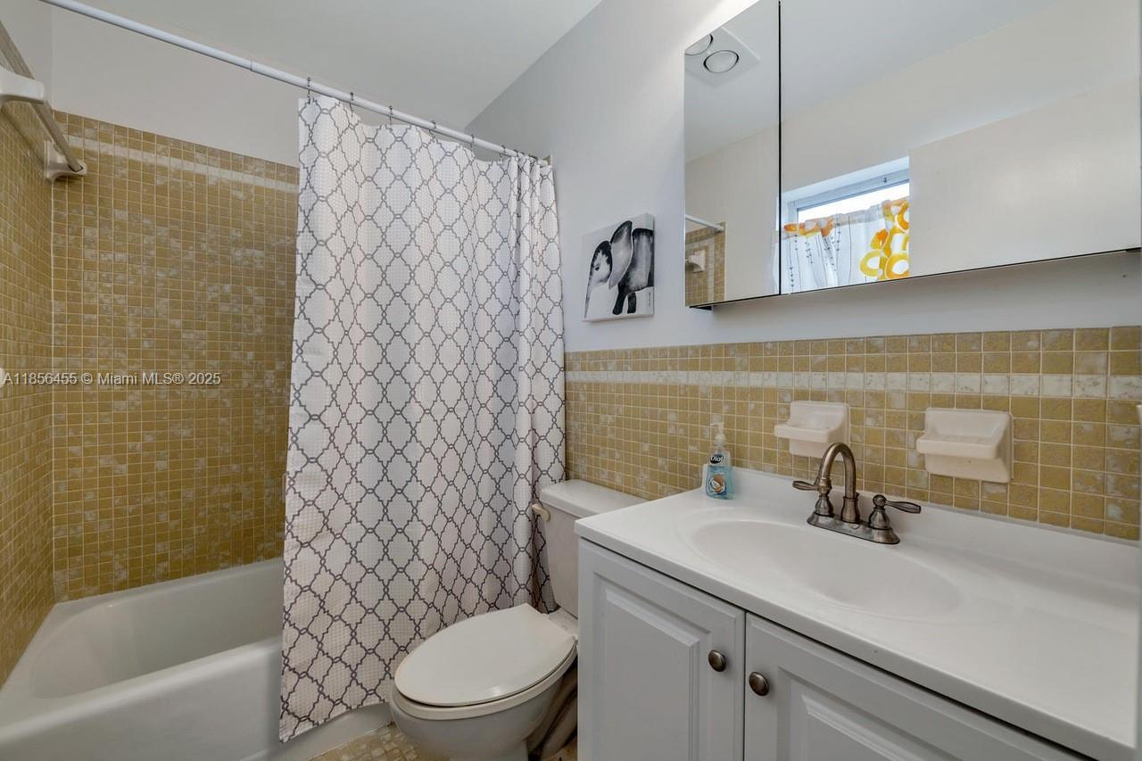 TOWNSITE APTS SEVEN CONDO - Residential Lease