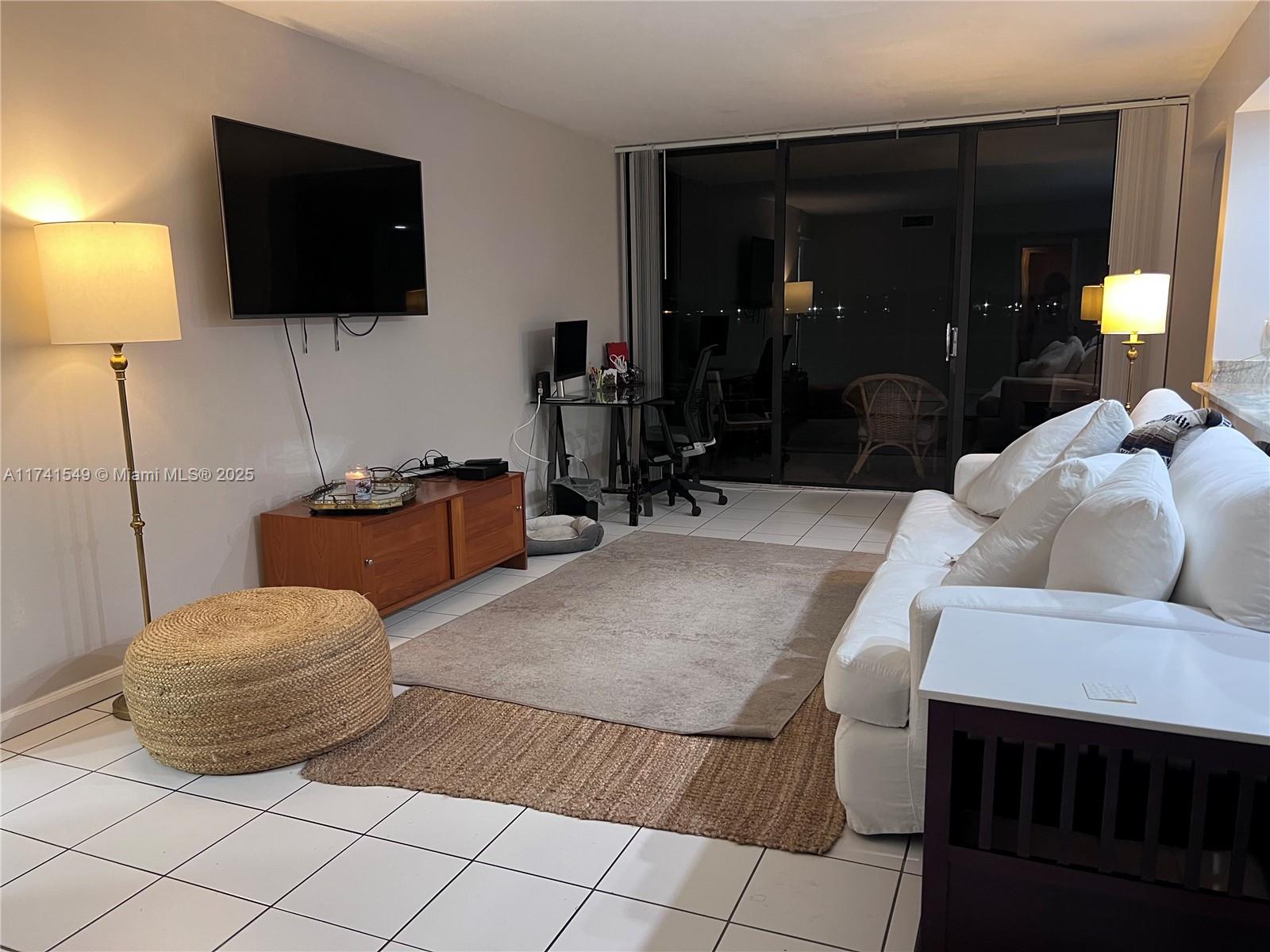 LAKE EMERALD CONDOMINIUM - Residential