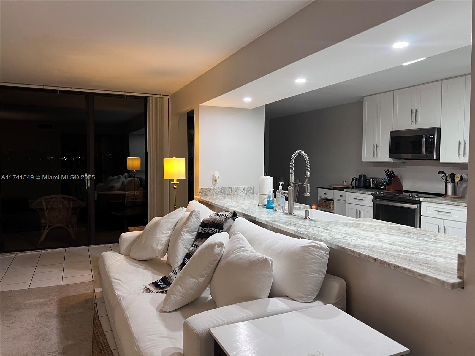 LAKE EMERALD CONDOMINIUM - Residential