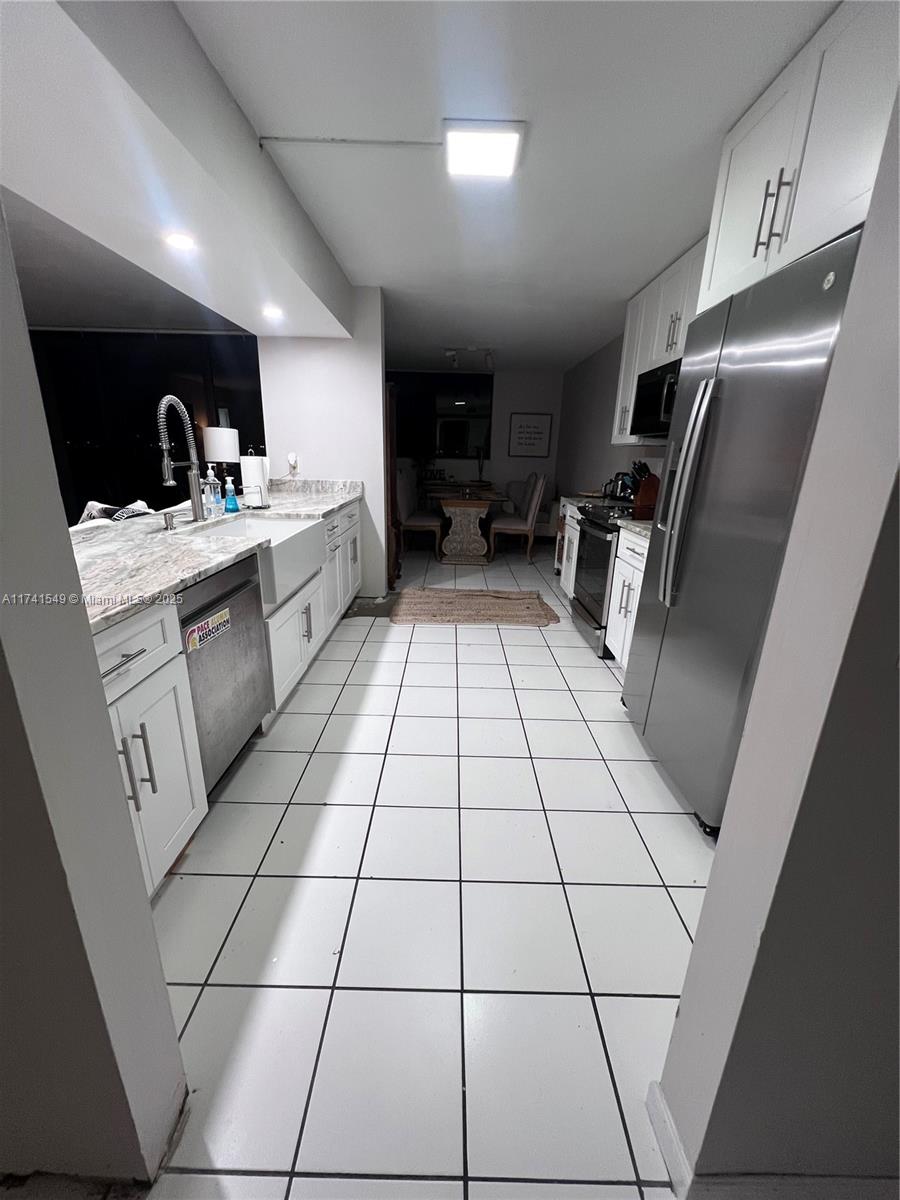 LAKE EMERALD CONDOMINIUM - Residential