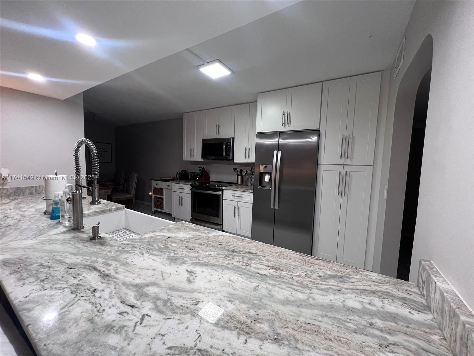 LAKE EMERALD CONDOMINIUM - Residential