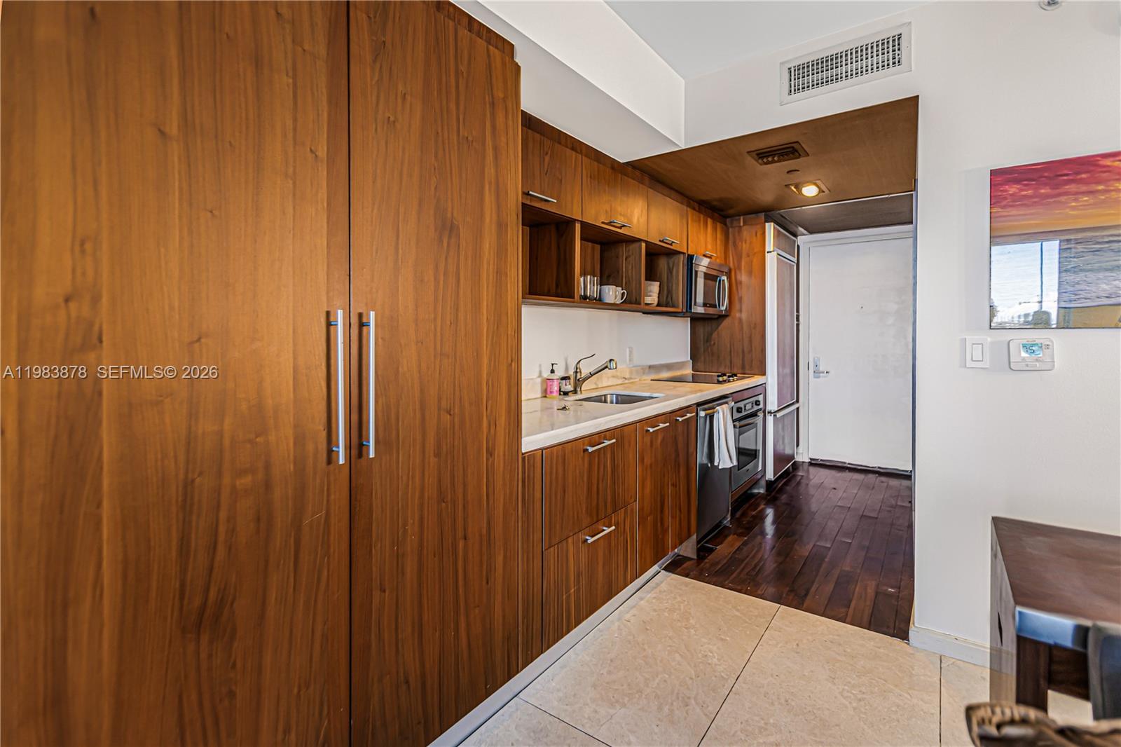 50 Biscayne Blvd 907