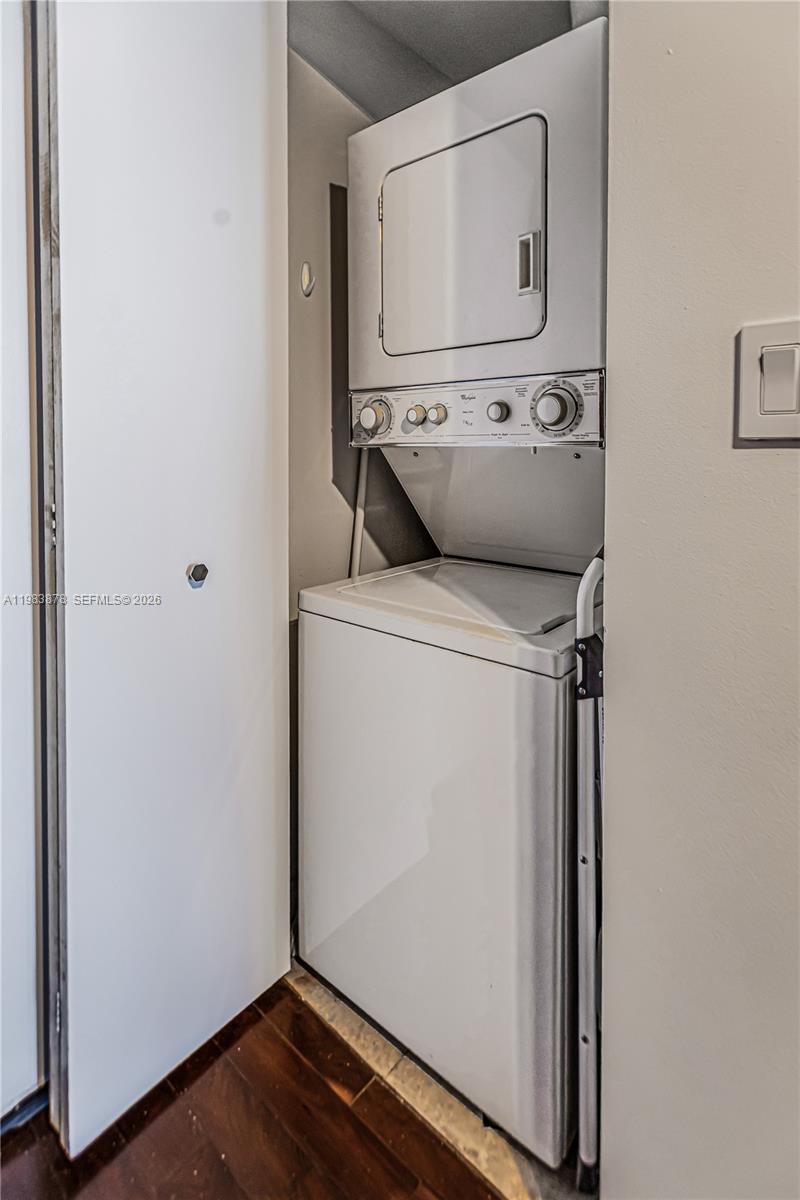 50 Biscayne Blvd 907