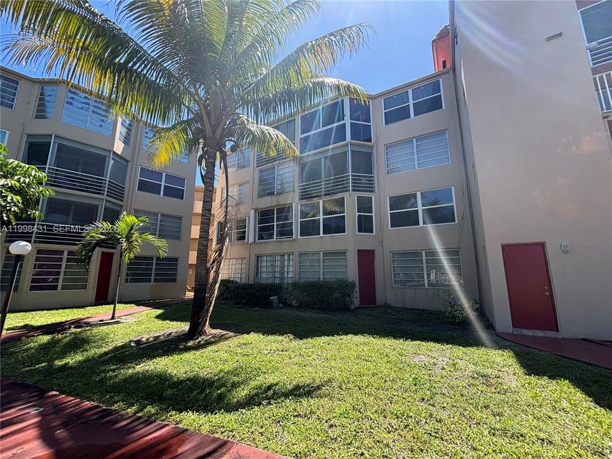 Beautiful unit for sale, one bedroom and two baths, 898 SF, large living room, new impact windows, new A/C, generous views of the pool.
Great location, close to Aventura Mall, Costco, 1-95, and the beaches. AS-IS