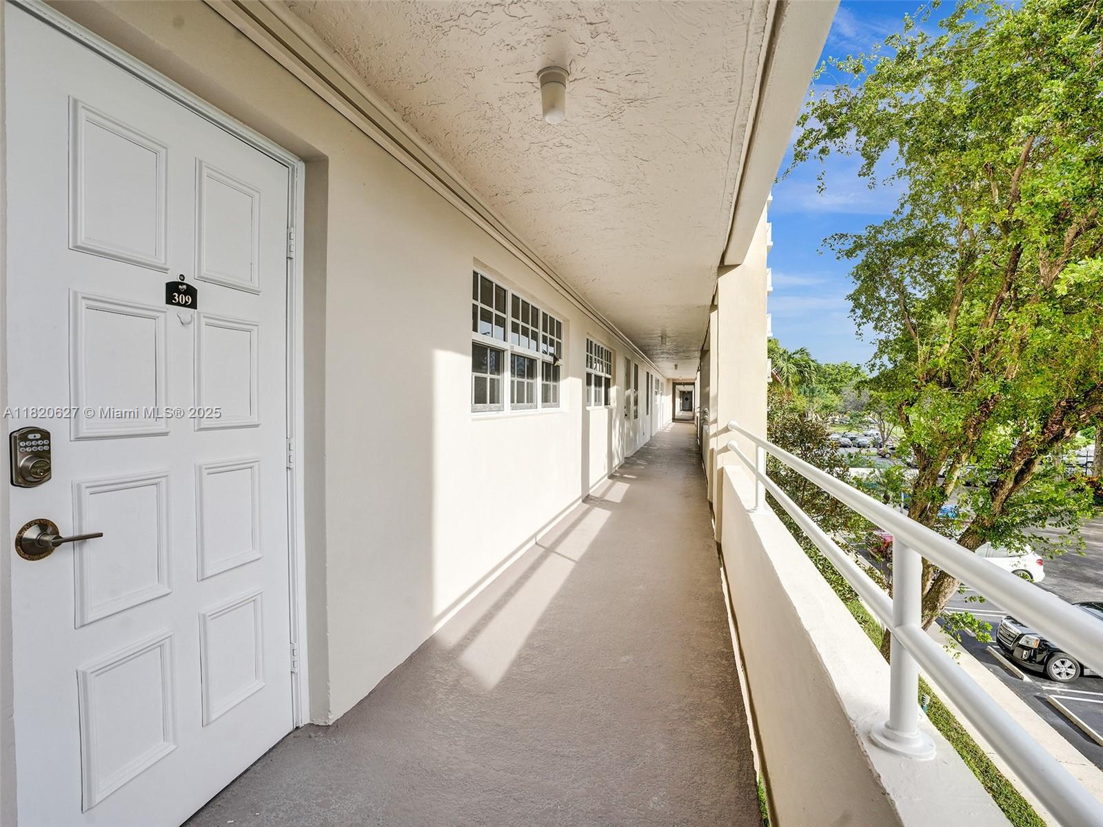605 Oaks Dr 309