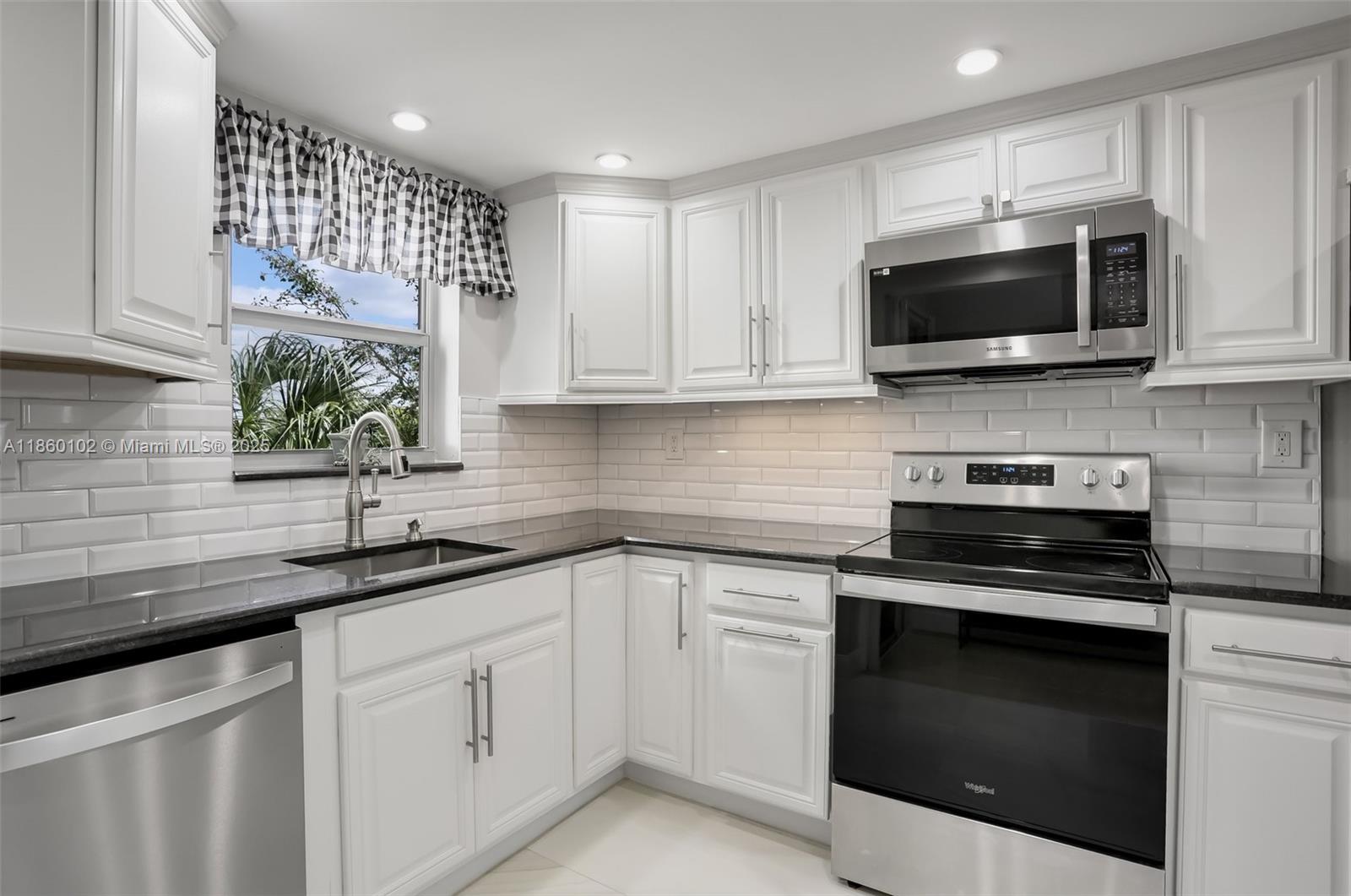 GREENS OF INVERRARY PHASE - Residential