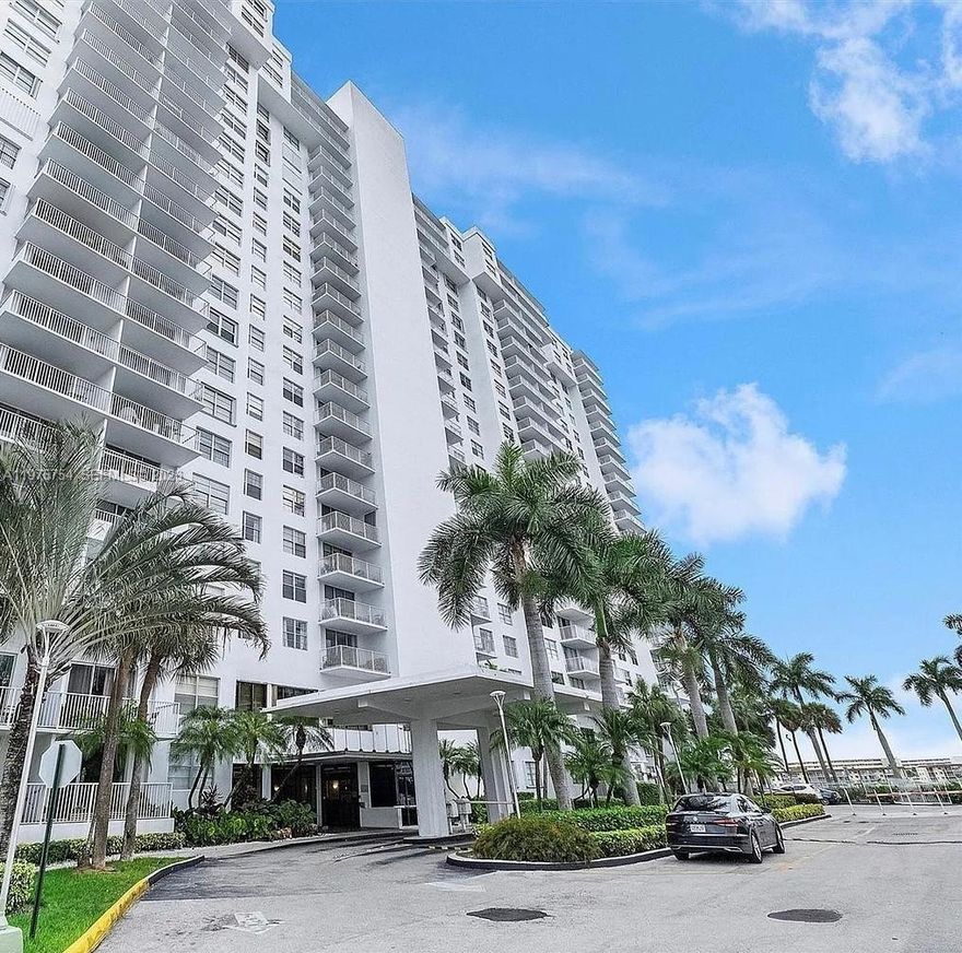 Beautiful 2BD/2BA condo on the 19th floor at Admirals Port in Aventura, offering stunning panoramic Intracoastal and bay views. Spacious 1,220 SF layout filled with natural light and an open feel. Prime location within walking distance to Aventura Mall, dining, shopping, parks, and houses of worship. Full-service gated waterfront community with 24/7 concierge and security, resort-style pools, tennis, basketball & mini-golf courts, renovated fitness center, business center, party room, BBQ area, and more. Unfurnished and move-in ready. Excellent value in one of Aventura’s most desirable communities!