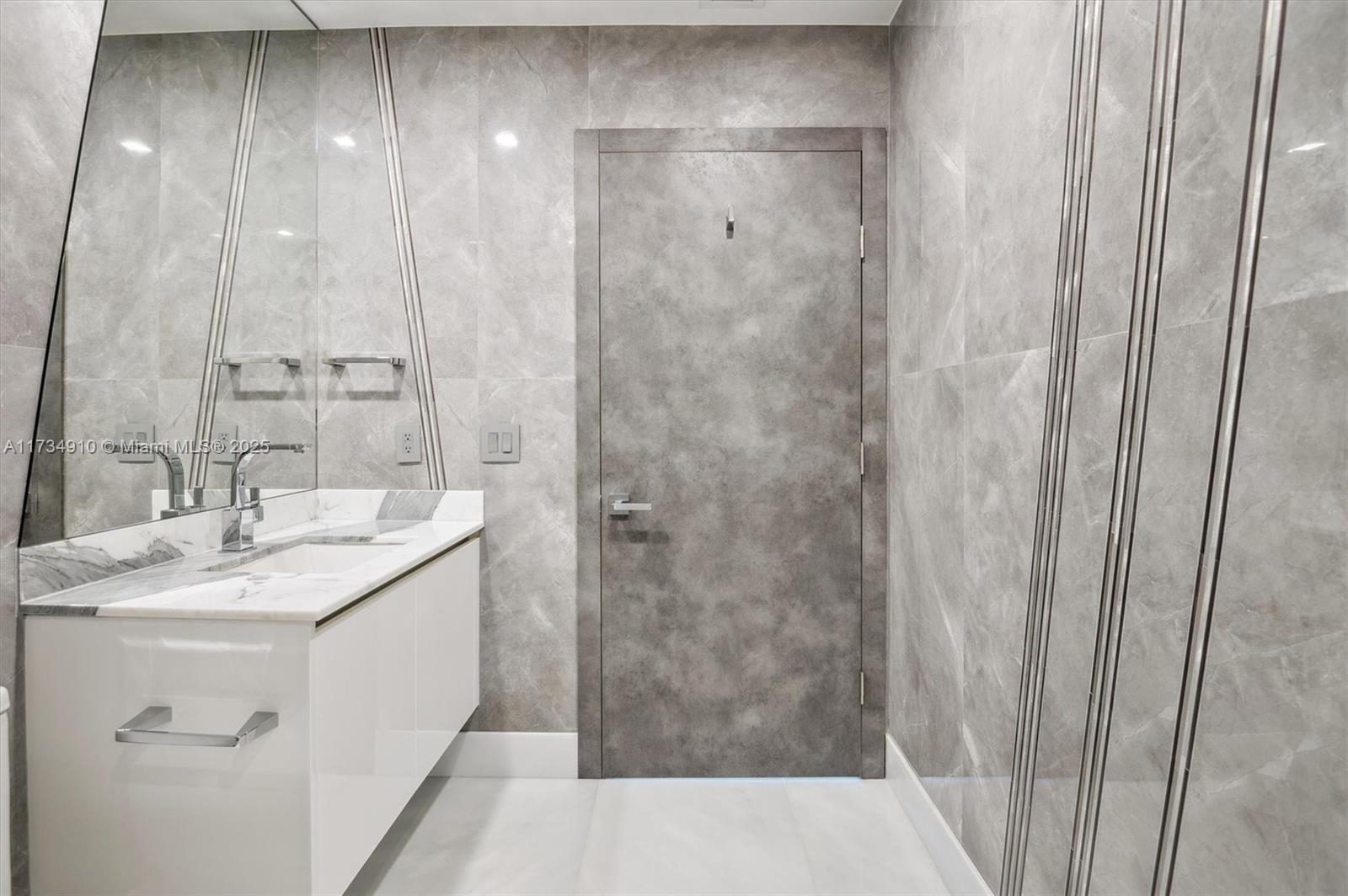 PARQUE TOWERS CONDO - Residential