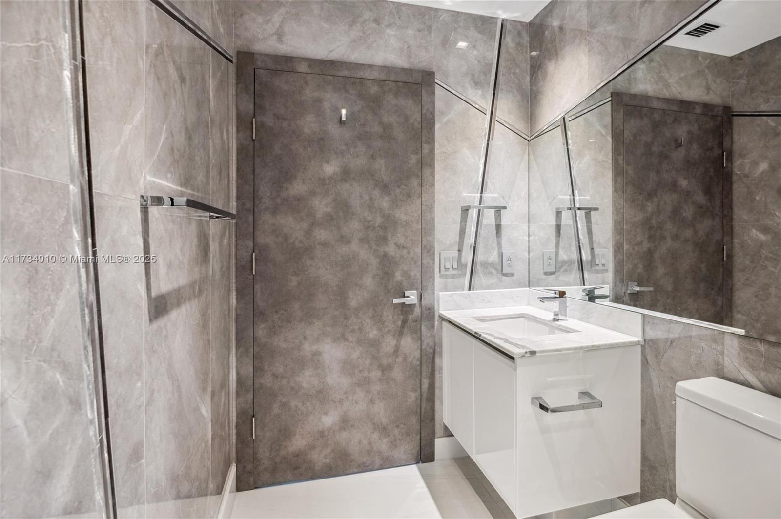 PARQUE TOWERS CONDO - Residential