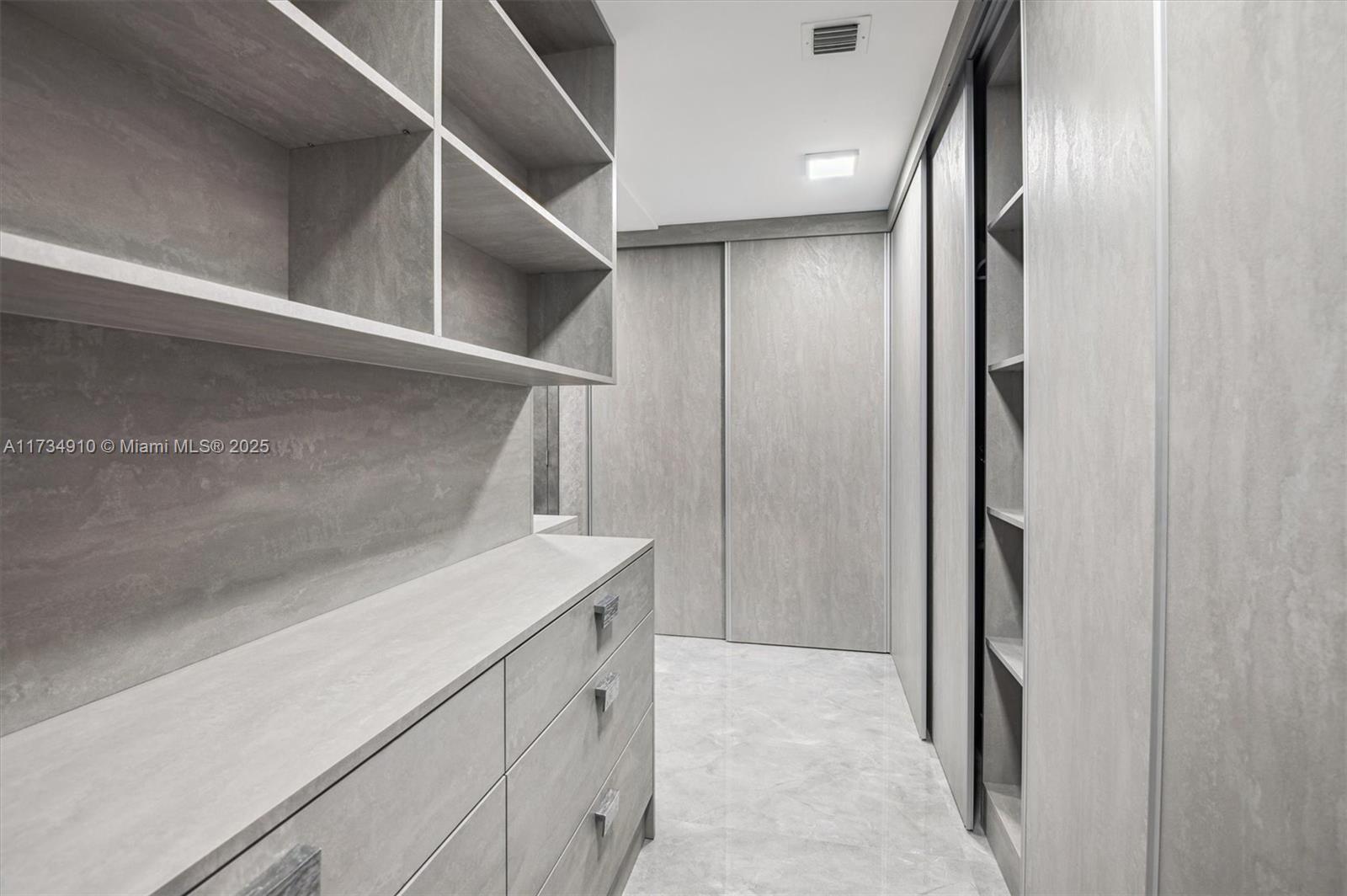 PARQUE TOWERS CONDO - Residential