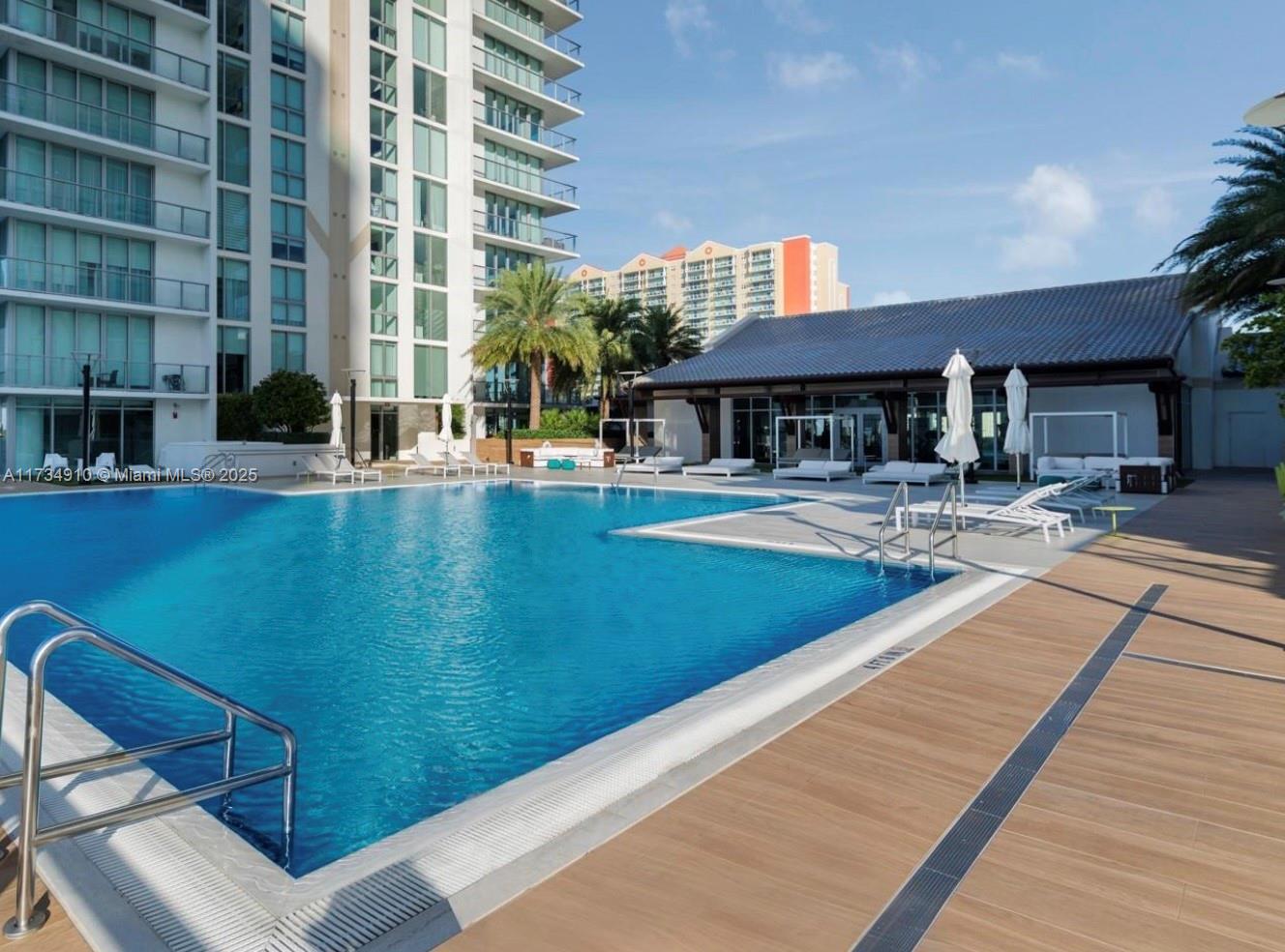 PARQUE TOWERS CONDO - Residential
